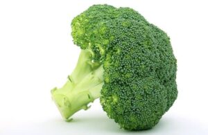 how long does raw broccoli last in the fridge