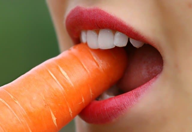 how long do carrots last in the fridge