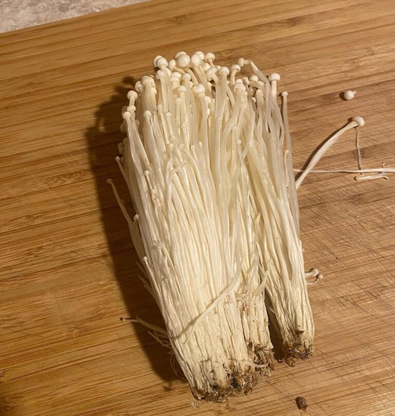 How Long Do Enoki Mushrooms Last? Storage, Shelf Life, Expiry